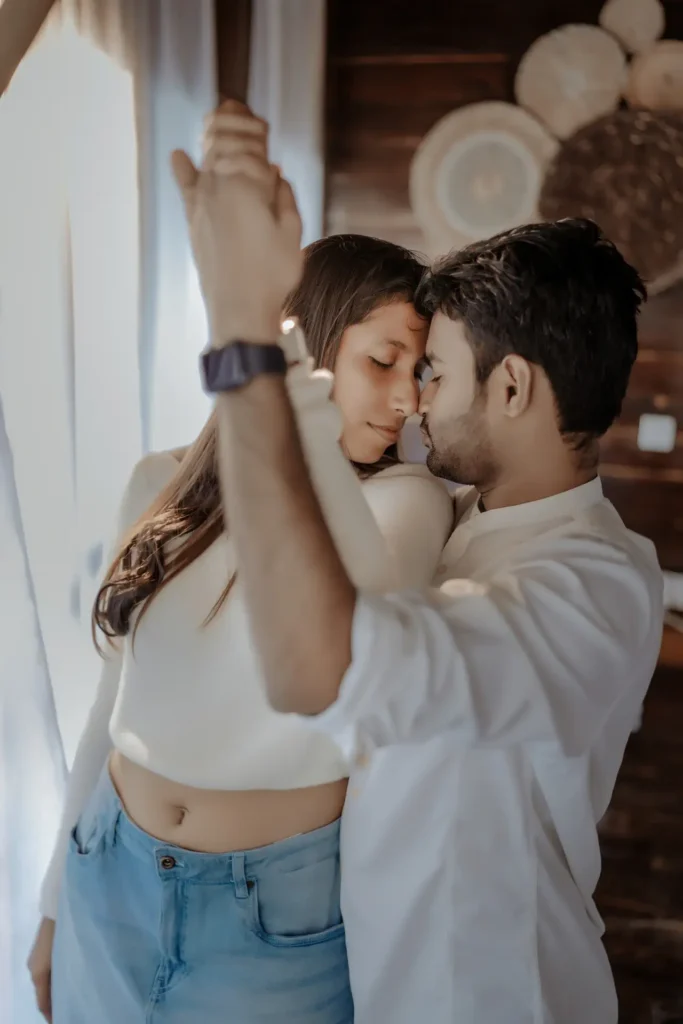 Pre-wedding romance at Varkala Beach